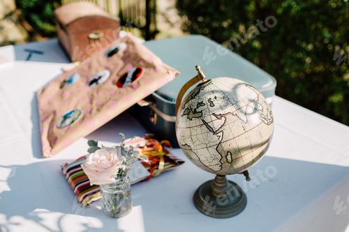 Preview: Tiny globe