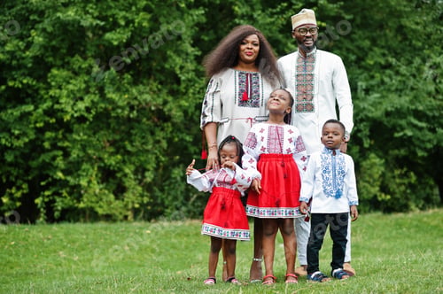 Preview: African family in traditional clothes