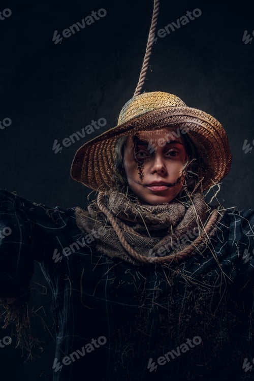 Preview: Hallowee costume concept - pretty girl is a scarecrow