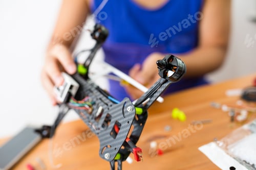 Preview: Flying Drone building