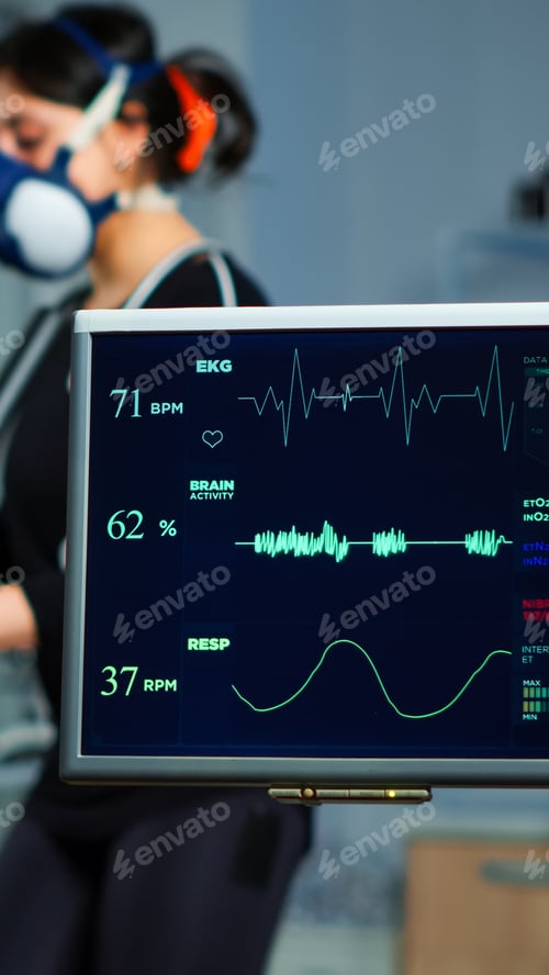 Preview: Monitor showing EKG scan of athlete running on cross trainer