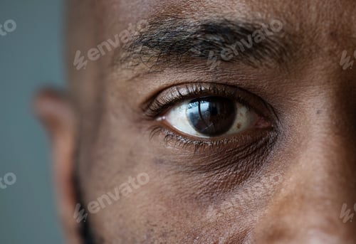 Vista previa: Closeup of an eye of a black man
