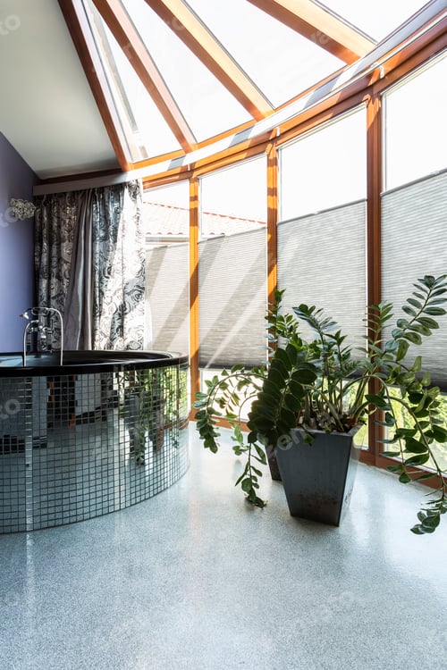Preview: Sophisticated silver bathroom with large windows