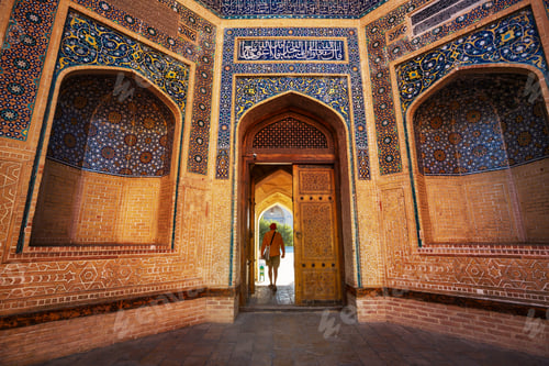 Preview: Tourist in Uzbekistan