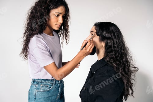 Preview: Cool Make up Artist Working