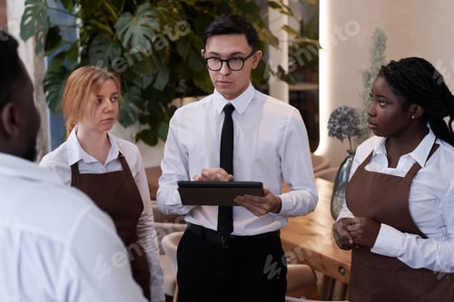 Preview: Restaurant Manager Working With Waiting Staff