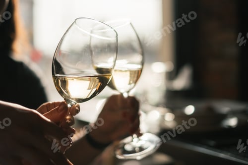 Preview: Toasting with white wine