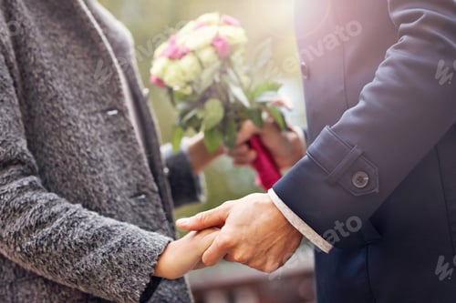 Preview: Young couple with flowers
