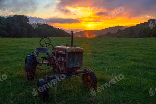 Preview: Sunrise on the farm in the Appalachian mountains