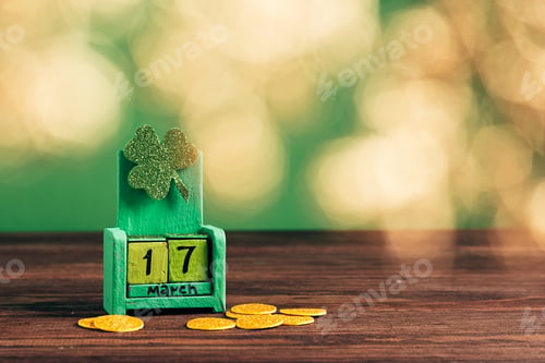 Preview: Calendar date March 17. shamrock clover green background. St. Patrick's Day concept