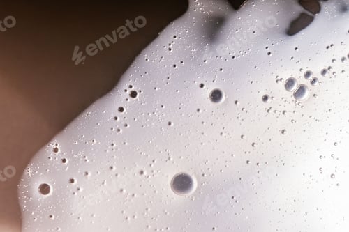Preview: The texture of the shampoo running down the glass