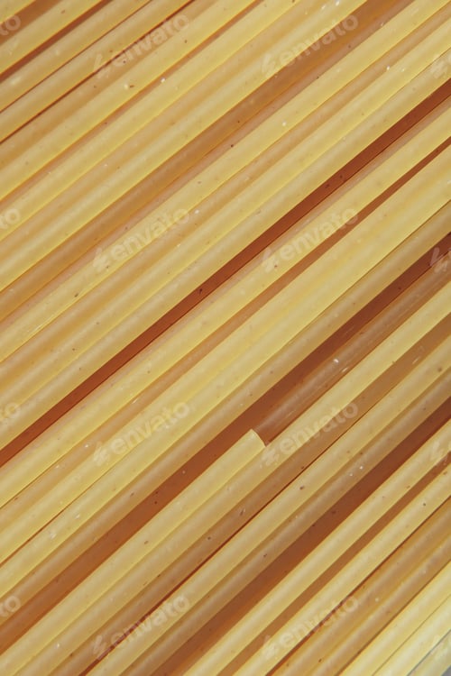 Aperçu: Photo macro de longs spaghettis bruts, arrière-plan. Papier peint Raw Spaghetti. Concept de fond alimentaire.