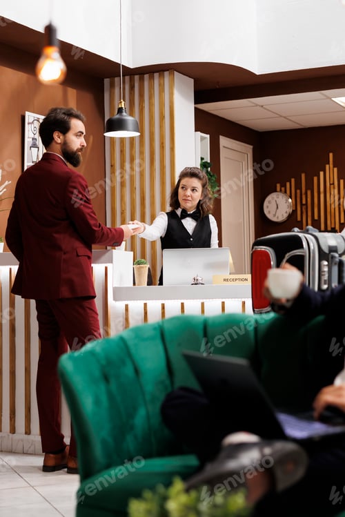 Preview: Guest getting access key card