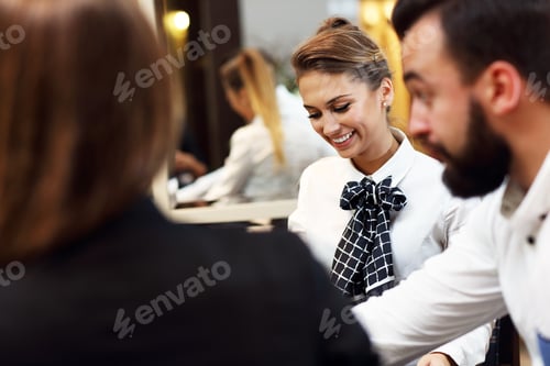 Preview: Young businesswoman working in restaurant