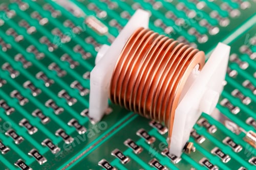 Preview: Close-up metal copper wire put on a plastic cork