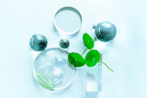Vista previa: Elevate your skincare routine with natural ingredients and calming elements