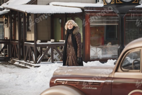 Preview: Beautiful woman posing in winter time in the city