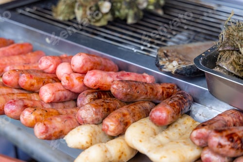 Preview: Grill Taiwanese sausage in street market