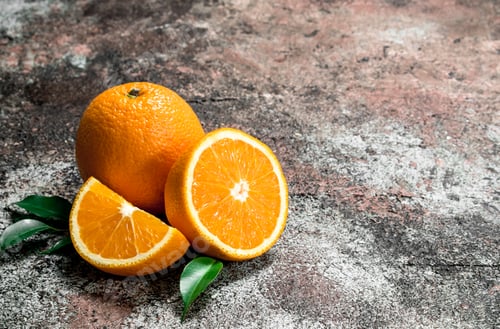 Preview: Pieces of fresh oranges.