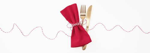 Preview: Festive Red Napkin with Gold Cutlery and Twine