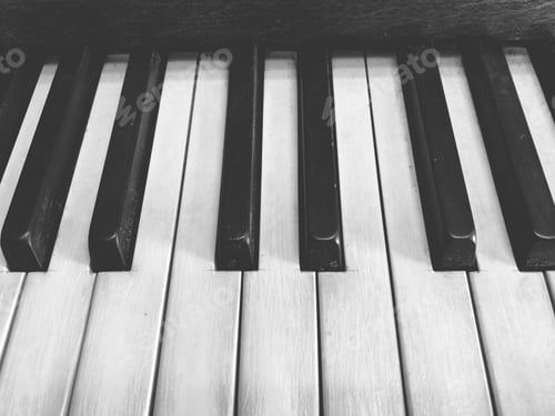 Preview: Black and white old vintage piano picture