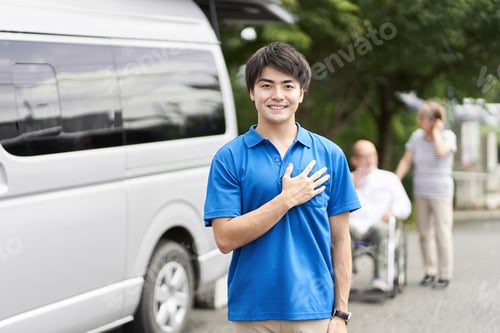 Preview: A caregiver who picks up and picks up the elderly in a long-term care taxi