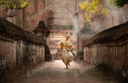 Preview: Khon, Is a classic Thai dance in a mask. This is Hanuman expressing his love to Miss. Suphan Matcha.
