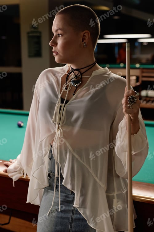Preview: Confident young woman in pool club