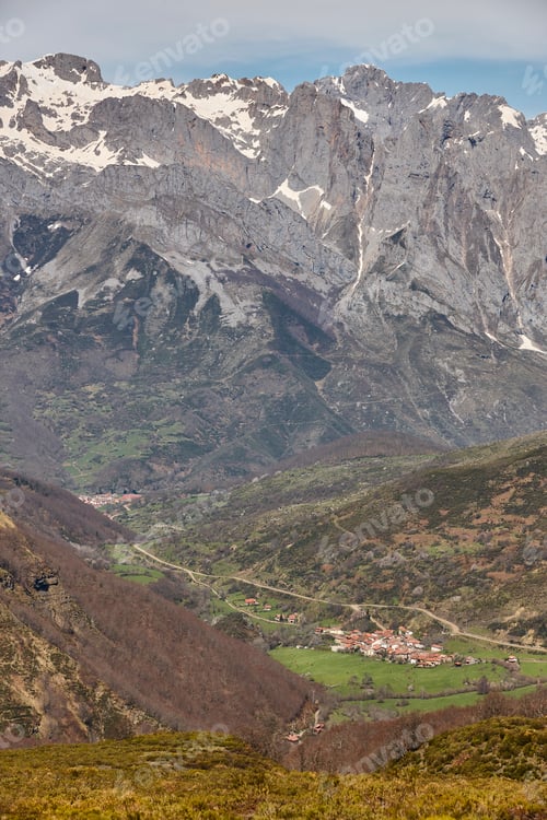 Preview: Green valley mountain landscape. Santa Maria Valdeon. Castilla Leon, Spain