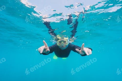 Preview: woman using a stinger suit in the great barrier reef in summer time .