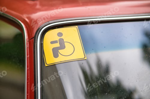 Preview: Yellow sign indicating a disabled driver at the car