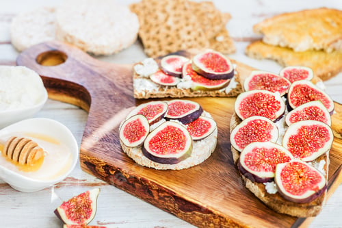 Preview: Healthy crackers and toast with figs and ricotta cheese