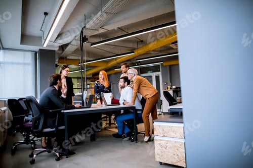 Preview: Business people working in the modern office