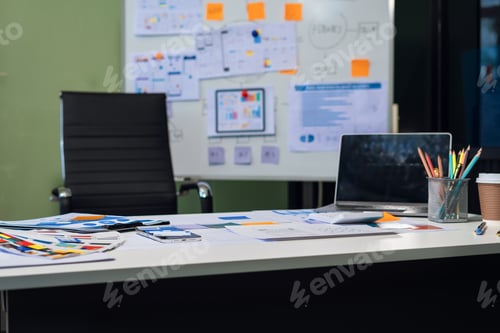 Preview: Work place concept : Mock up Blank screen computer desktop with keyboard in office