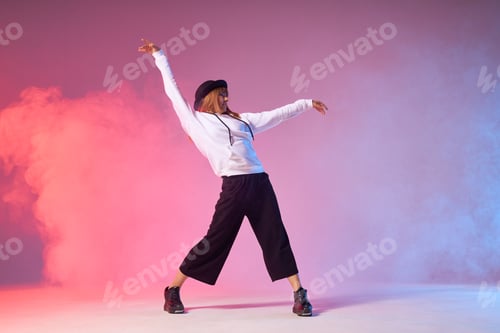Preview: Funk dancer performing dance element