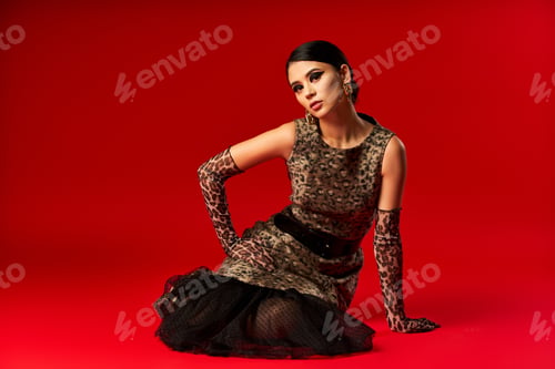 Preview: Fashionable Woman Posing in Leopard Print Dress