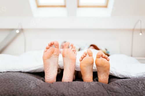 Preview: Couple resting in bed