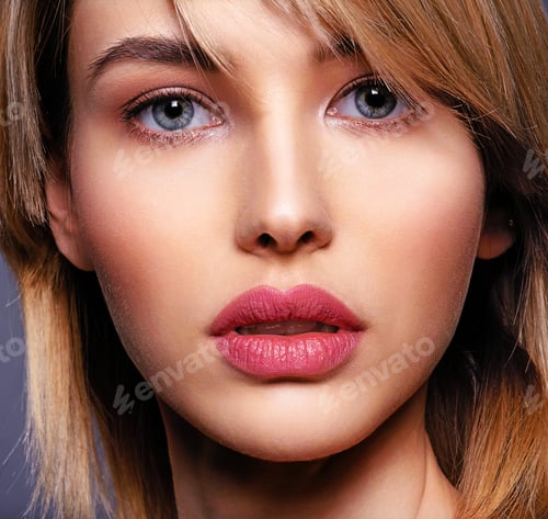 Vista previa: Woman with beauty face and clean skin. Sexy blonde woman.
