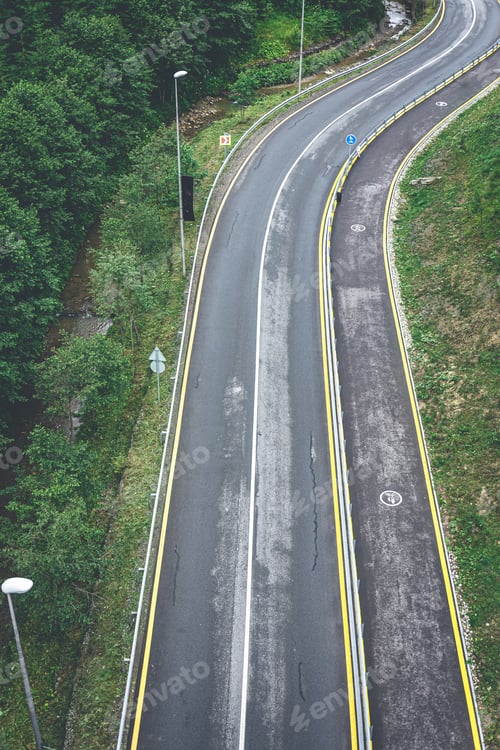 Preview: Winding road in the mountains, top view.