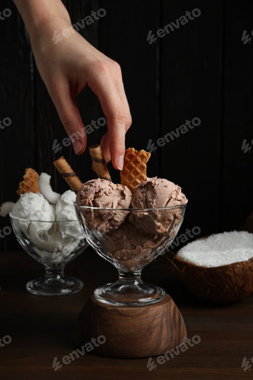 Preview: Summer dessert - ice cream, ice cream with coconut
