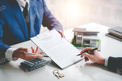 Preview: Real estate agents present and consult with clients to decide whether to sign an insurance contract.