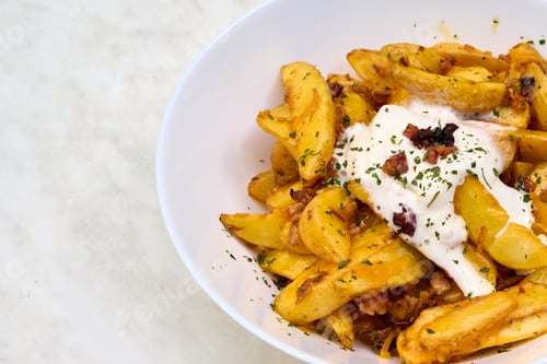 Preview: plate of chips with sour sauce