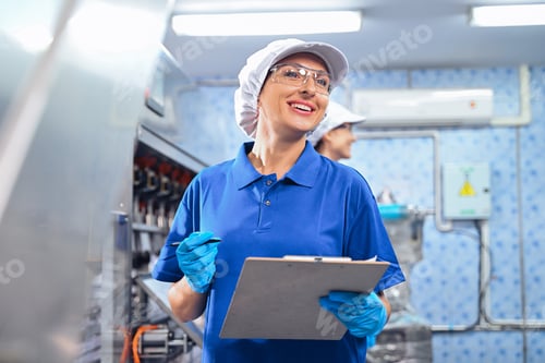 Preview: Bottling factory worker inspecting quality of water bottles before shipment. Reverse osmosis system