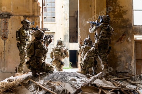 Preview: Special forces soldier with rifle