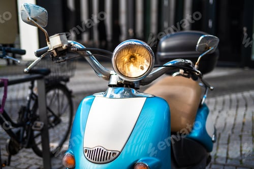 Preview: Vintage scooter in Frankfurt, Germany