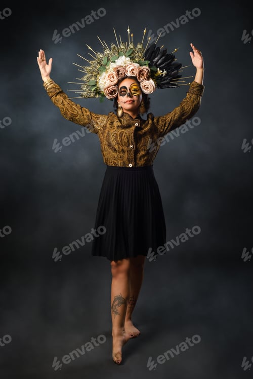 Preview: Portrait of a woman with sugar skull makeup. Halloween and day of the dead makeup.