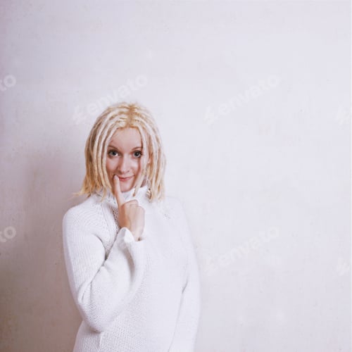 Preview: coquet young woman with blond dreadlocks