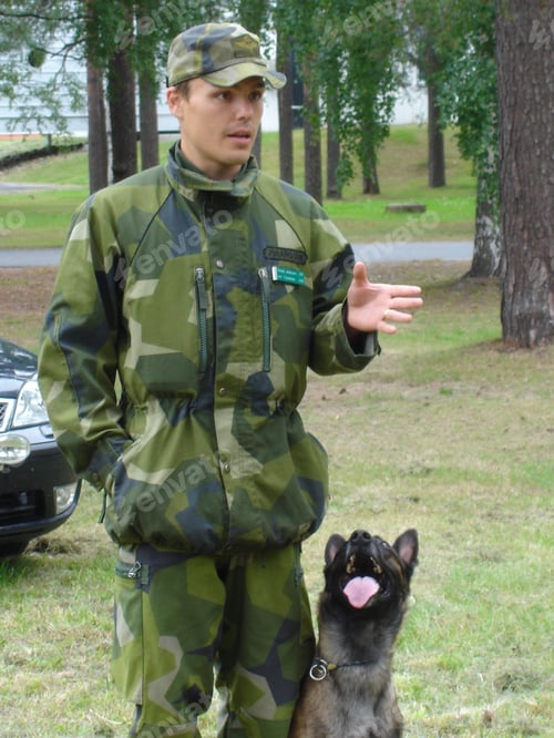 Preview: Military man with a dog