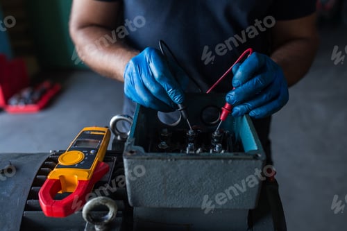 Preview: Mechanic fixing a compressor engine