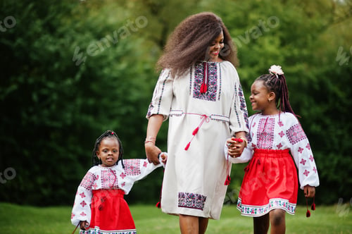 Preview: African family in traditional clothes